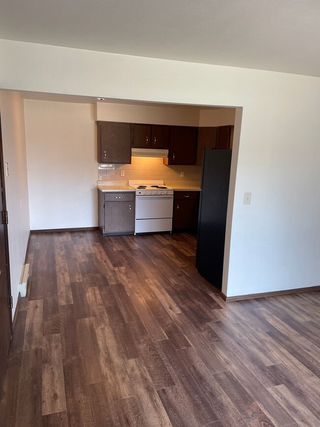 Photo - Immaculate Updated 1 and 2 Bedrooms with 1...