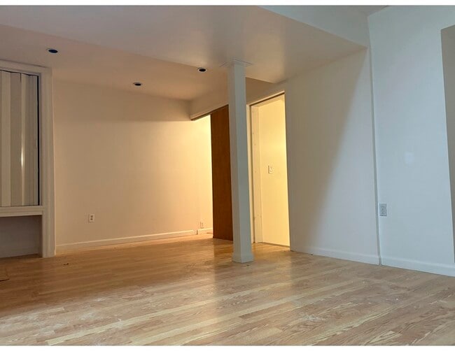 Building Photo - 110 Sunnyside Ave Unit 1