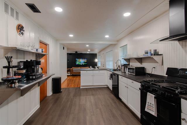 Photo - 302 Circle Dr