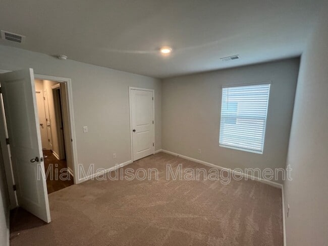 Photo - 214 Barbados Rd