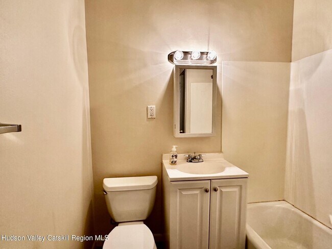 Photo - 86 Vineyard Ave