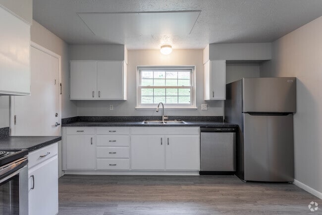 2 Br, 1 Ba - 980 SF