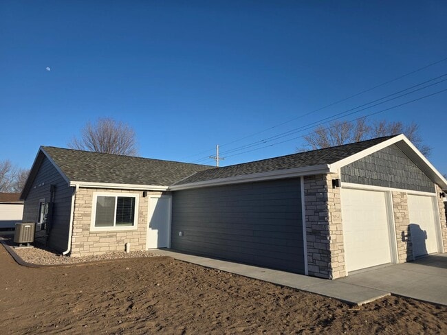 Building Photo - 2516 N Engleman Rd