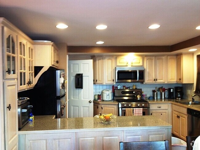 Building Photo - 48 Saybrook St Unit #1 Rental