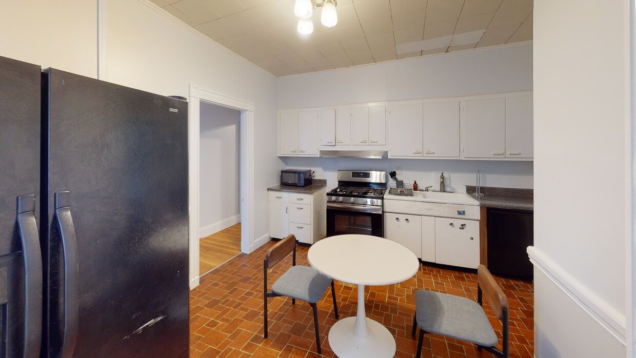 Photo - Private bedroom in 3 bed/1 bath Home