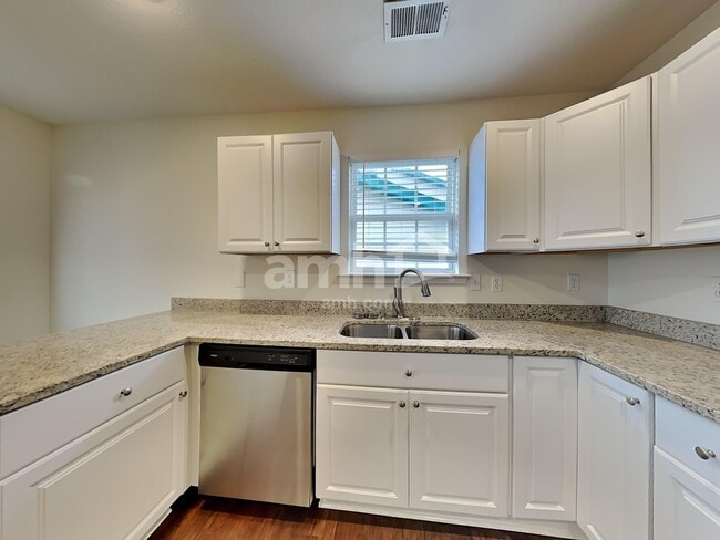 Photo - 200 Kingscreek Dr