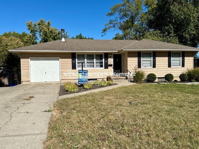 Building Photo - 4 Bedroom Home Near Downtown Lee’s Summit