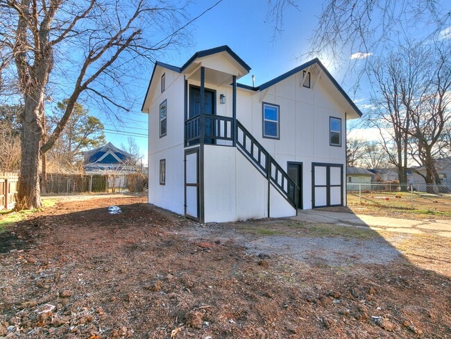 Photo - 615 N Kickapoo Ave