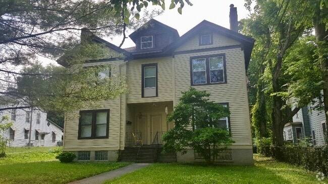 Building Photo - 4430 Winton Rd Unit 3 Rental