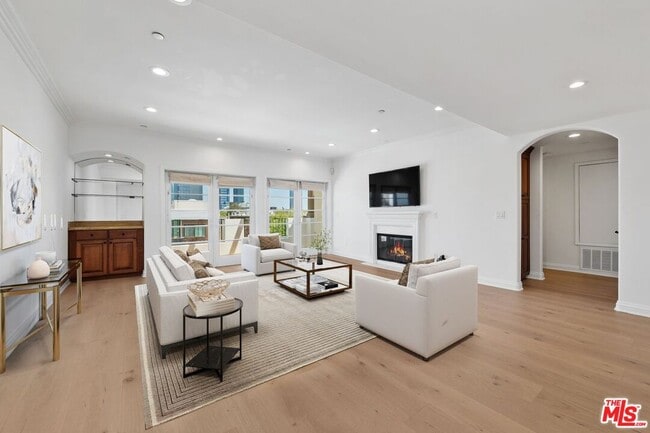 Photo - 1821 Fairburn Ave Unit 401