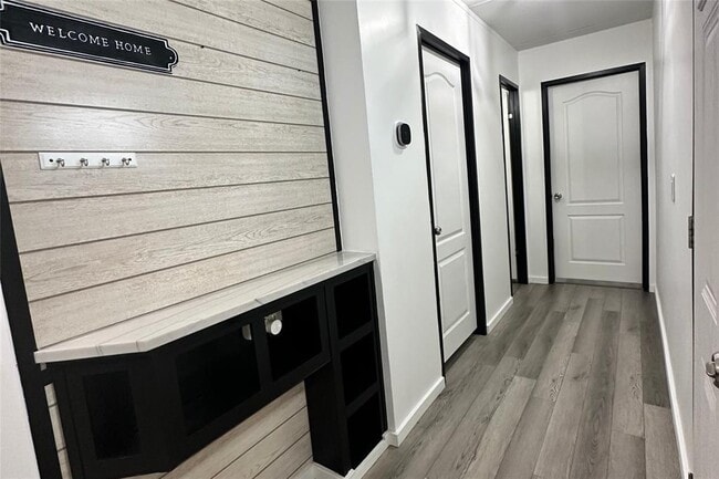 Photo - 1601 E Slaughter Ln