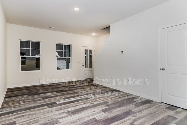 Photo - 103 Higgins Ct