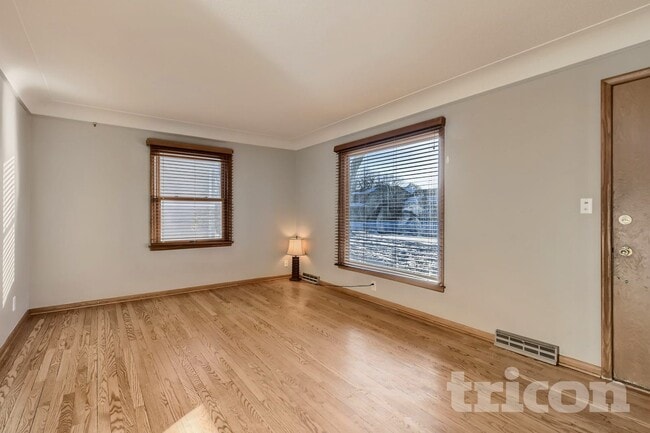 Photo - 6921 Russell Ave S