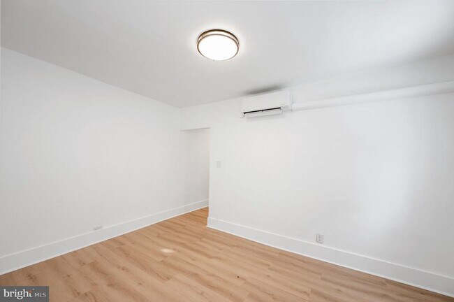 Photo - 264 Walnut St