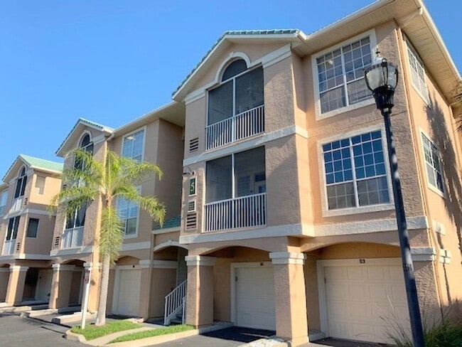 Building Photo - Renovated 2BR/2BA Condo With a Garage in I...
