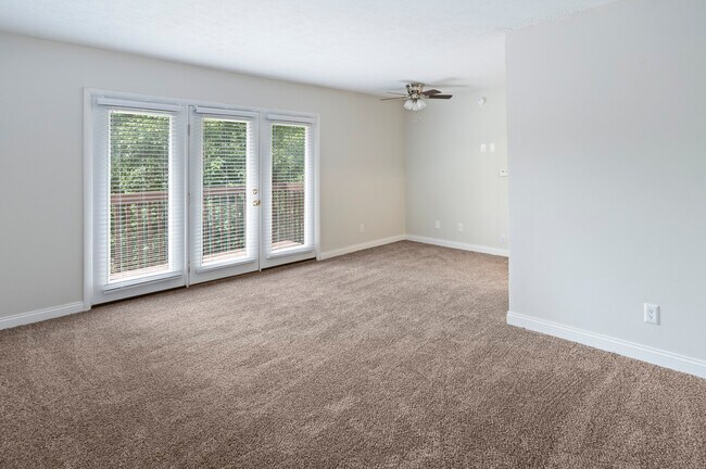 Studio Room - Bardstown Forest