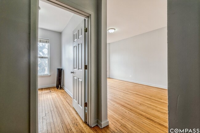 Photo - 310 N Kedzie Ave Unit 1