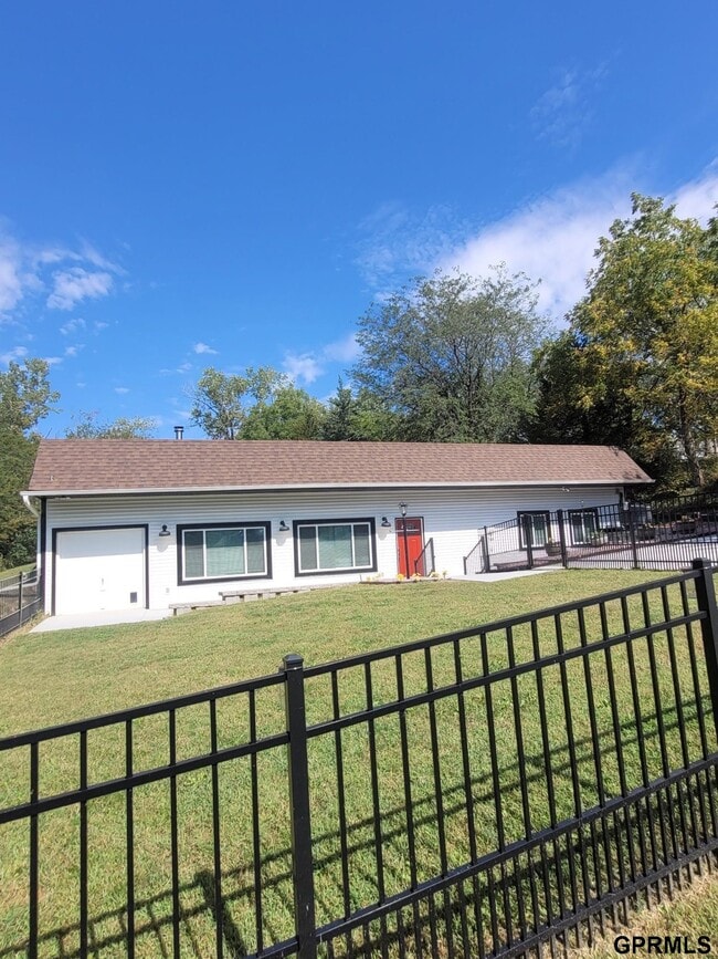 Building Photo - 1202 Lake Ct