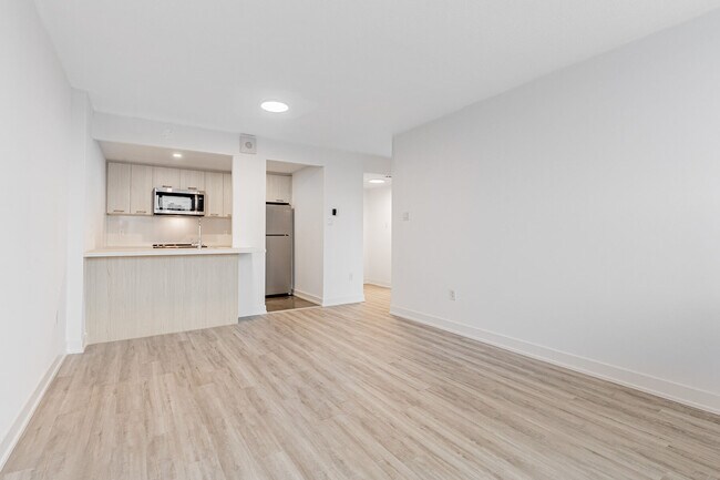 Building Photo - 191 Sherbourne St