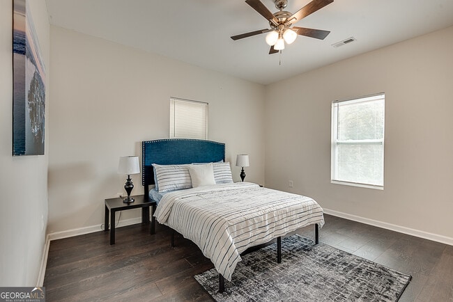 Photo - 996 Fair St SW