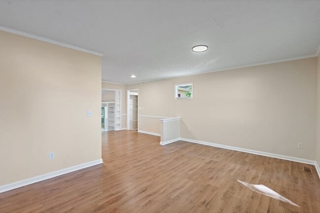 Photo - 1539 White Rd