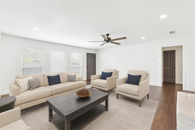 Photo - 2201 Jamestown Ct