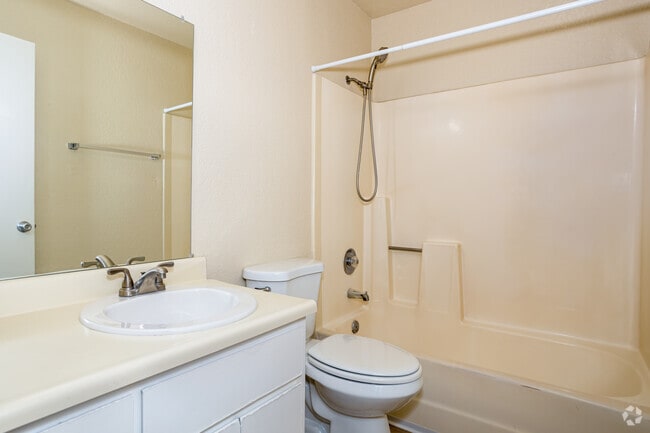 2BR, 2BA - 1,008SF