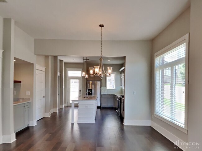 Photo - 6813 Charlotte Pike