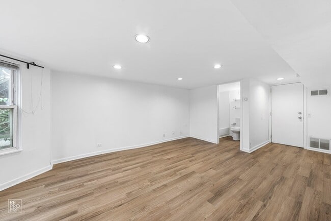 Photo - 3414 N Damen Ave Unidad BSMT