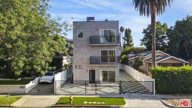 Building Photo - 10826 3/4-10824 Hesby St Rental