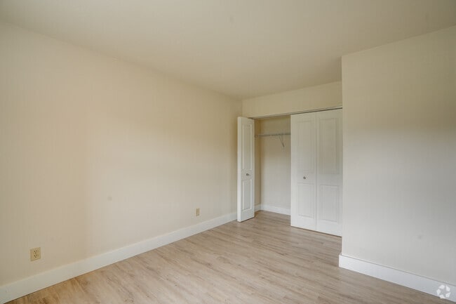 2BR, 1BA - 777SF