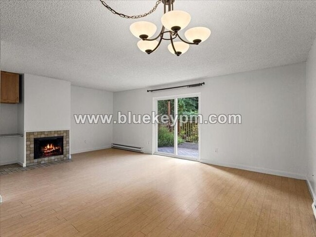 Photo - 3 Bed, 1.5 Bath Townhome in Hazel Dell Near Salmon Creek Regional Park