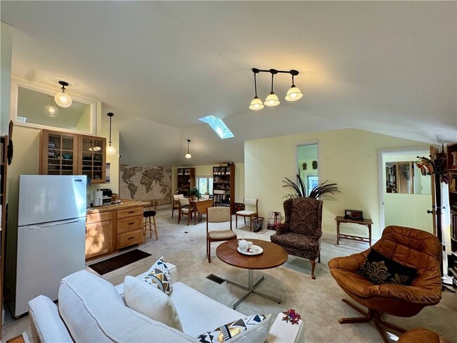 Photo - 333 Colebrook Dr