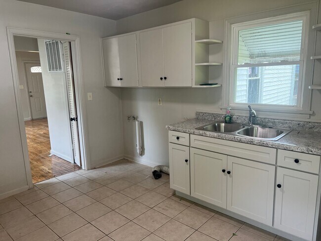 Photo - 1723 Glenview Pl