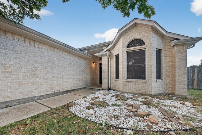 Photo - 17002 Analisa Cir