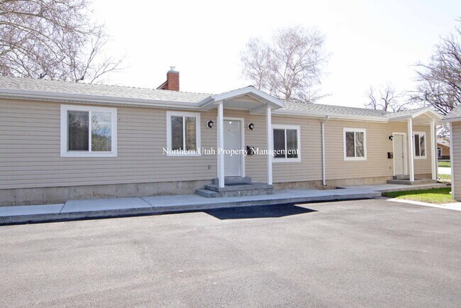 Photo - Newer 2 Bed 1 Bath HVAC Unidad 1