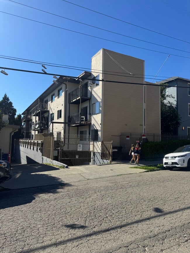 Photo - 2308 Warring St