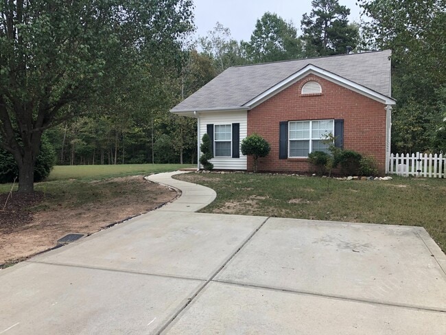 Building Photo - Waxhaw Location!