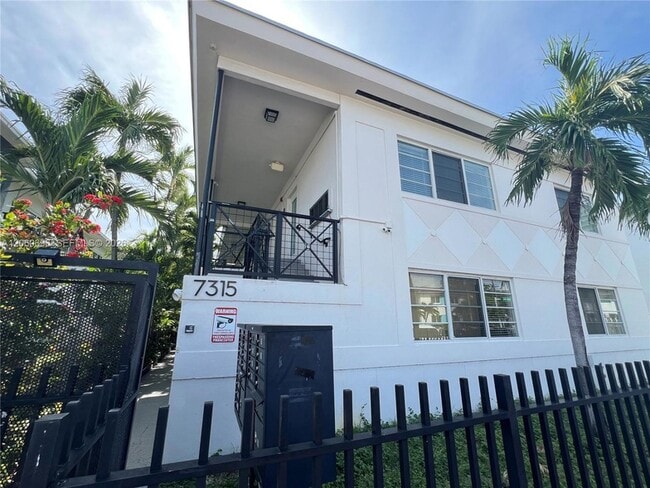 Building Photo - 7315 Byron Ave Unit 12