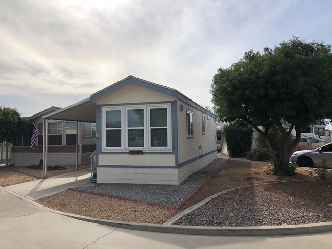 Building Photo - 55+ Community of Mountain Shadows Resort L... Rental