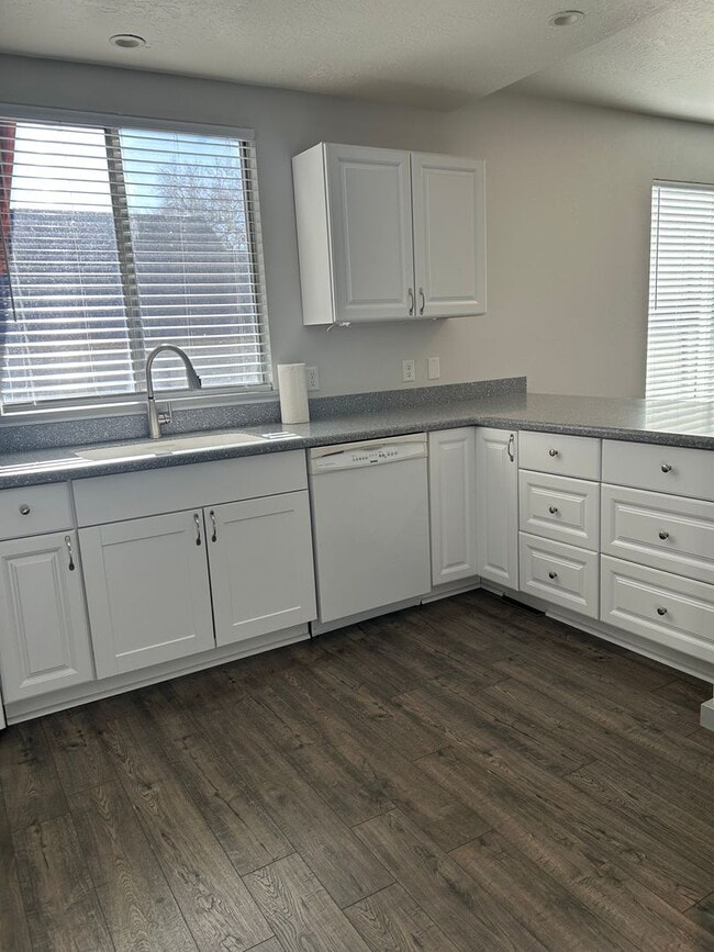 Photo - Cute 2 bedroom, 1 bathroom home!