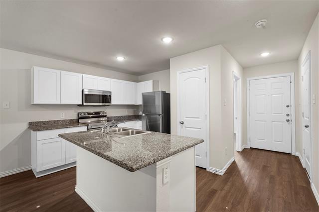 Photo - 2208 Sayle St