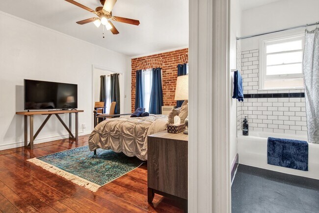 Photo - 1516 N Hobart Blvd Apartments