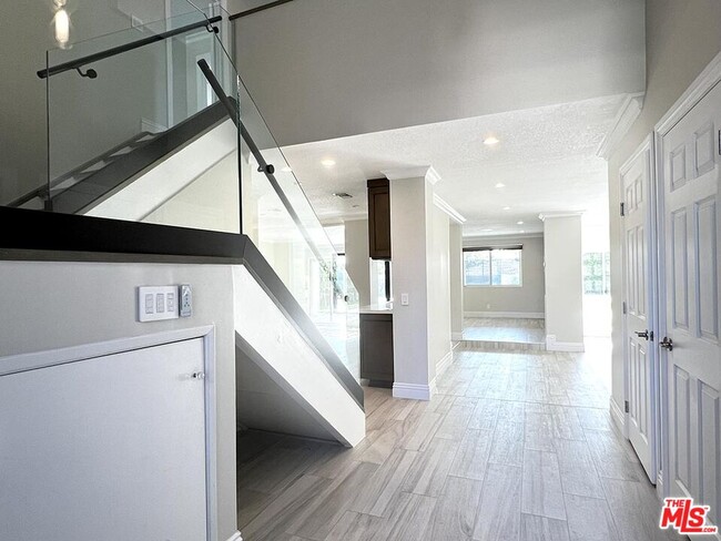 Photo - 10758 Cozycroft Ave