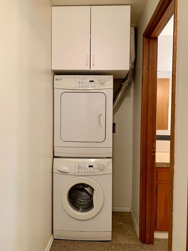 Photo - Cozy and Private Two Bedroom in Queen Anne-parking included! Unidad C