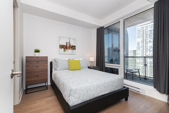 Photo - 1268 Rue Saint-Antoine O Unit SI ID1570230P