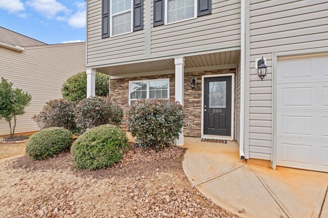 Photo - 4 bedroom, 2.5 bathroom home located in Piedmont, SC