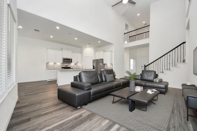 Photo - 501 Newcomb Holw Dr