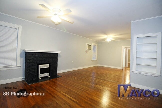 Building Photo - 1 bedroom duplex apartment in Highland! Unit 234 Topeka