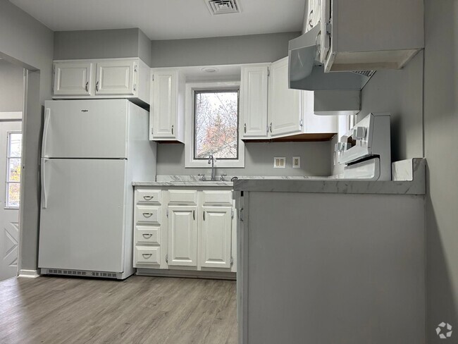 Building Photo - 3 Bedroom 1 Bath Single Family Home in Egg...